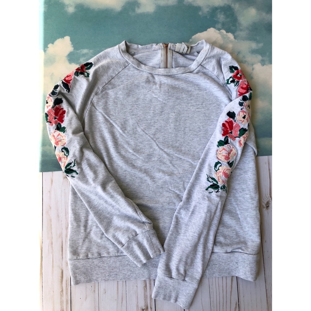A New Day grey & floral details crewneck